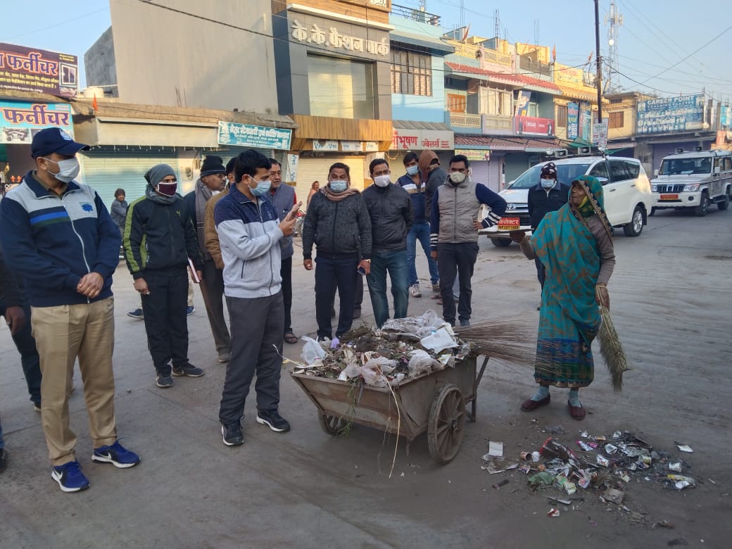 सारंगपुर: स्वच्छता सर्वेक्षण को लेकर जिलाधीश का निरीक्षण