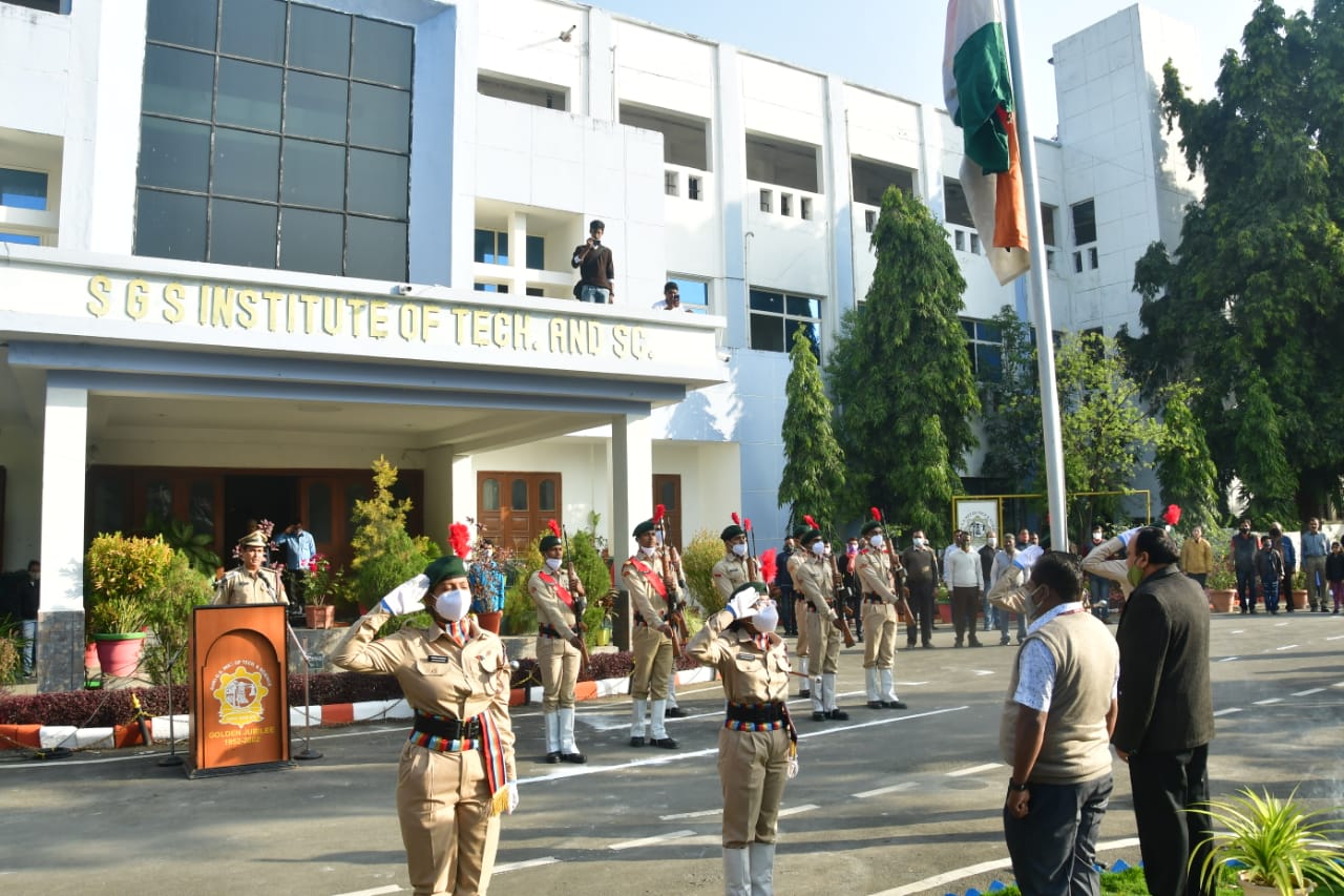 SGSITS ने मंगलवार को देशभक्ति और उत्साह के साथ मनाया 72वां गणतंत्र दिवस