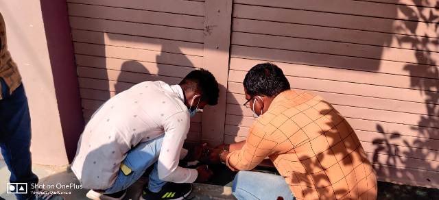 Indore News : कोरोना प्रोटोकॉल तोड़ने पर फैक्ट्री सहित डेरी, दुकान सील