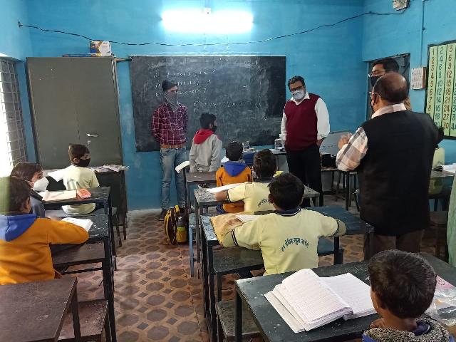 संभागायुक्त डाॅ. शर्मा ने किया अलीराजपुर जिले के डूब प्रभावित ग्रामों का निरीक्षण