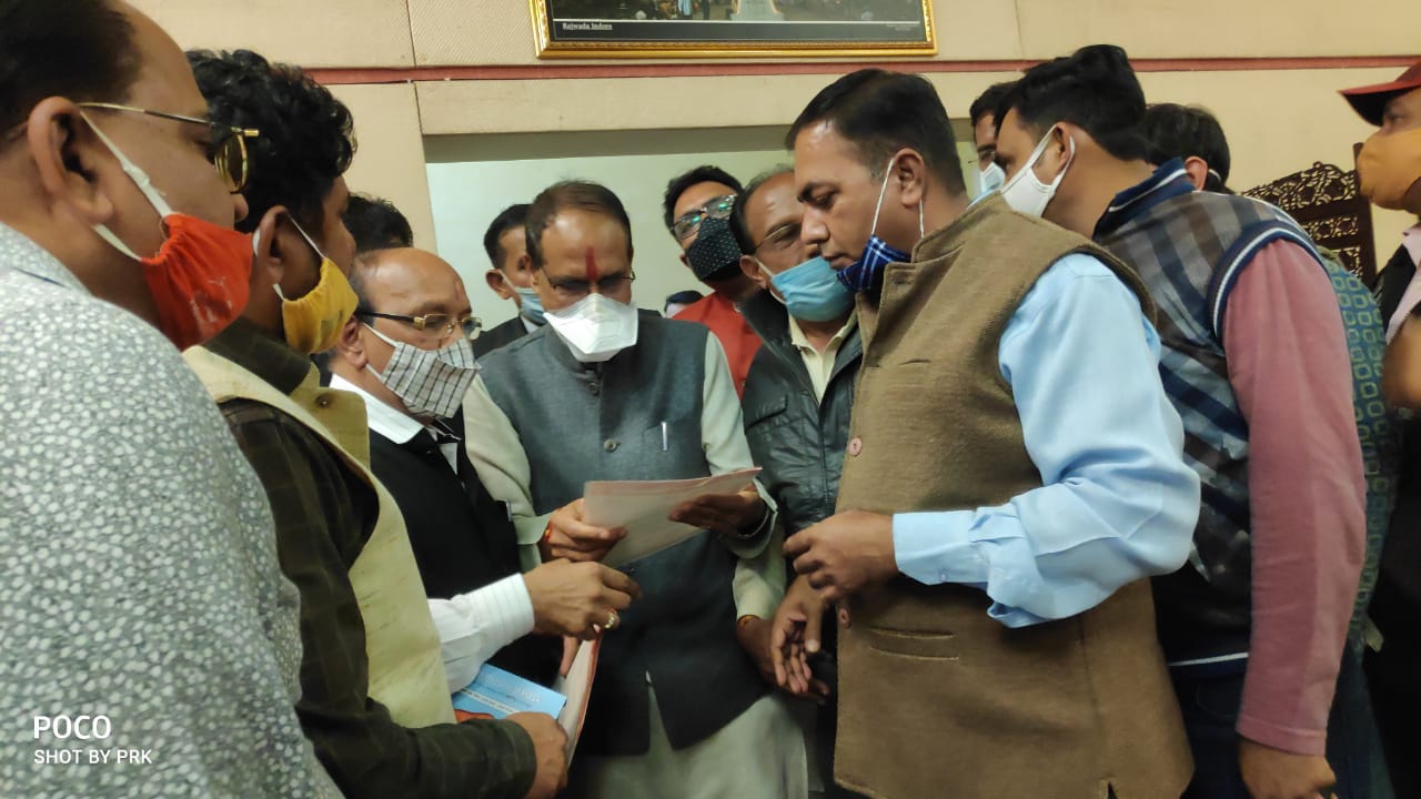 महानगर विकास परिषद ने सीएम को दिया ज्ञापन, कहा- चौराहो पर भिक्षा मांगने वालों को हटाया जाए
