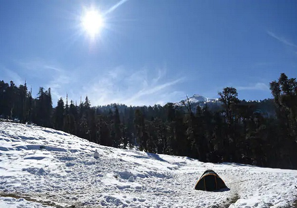 हिमाचल प्रदेश बन रहा पर्यटकों का पसंदीदा पर्यटन स्थल, मौसम में दिख रहे बदलाव