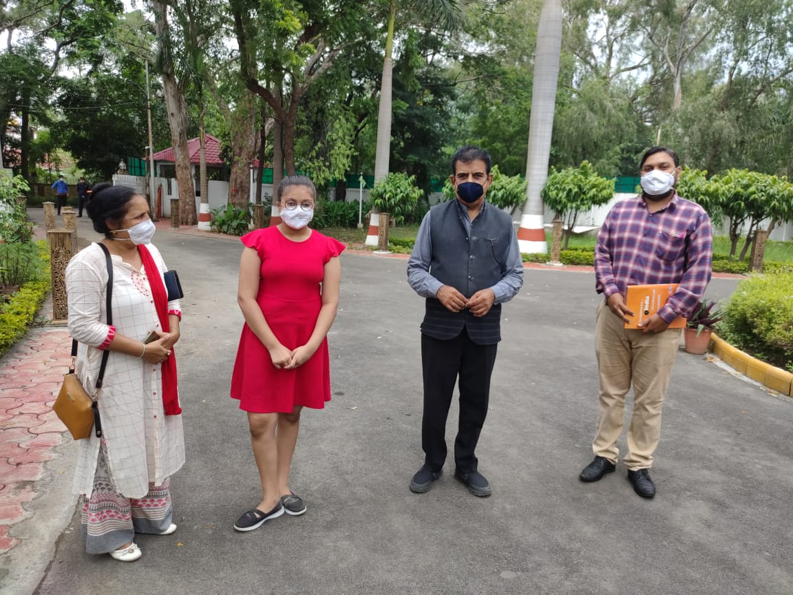 सांसद लालवानी की केंद्रीय शिक्षामंत्री से मुलाकात, कहा- बिटिया के मनपसंद कोर्स के लिए प्रयास जारी