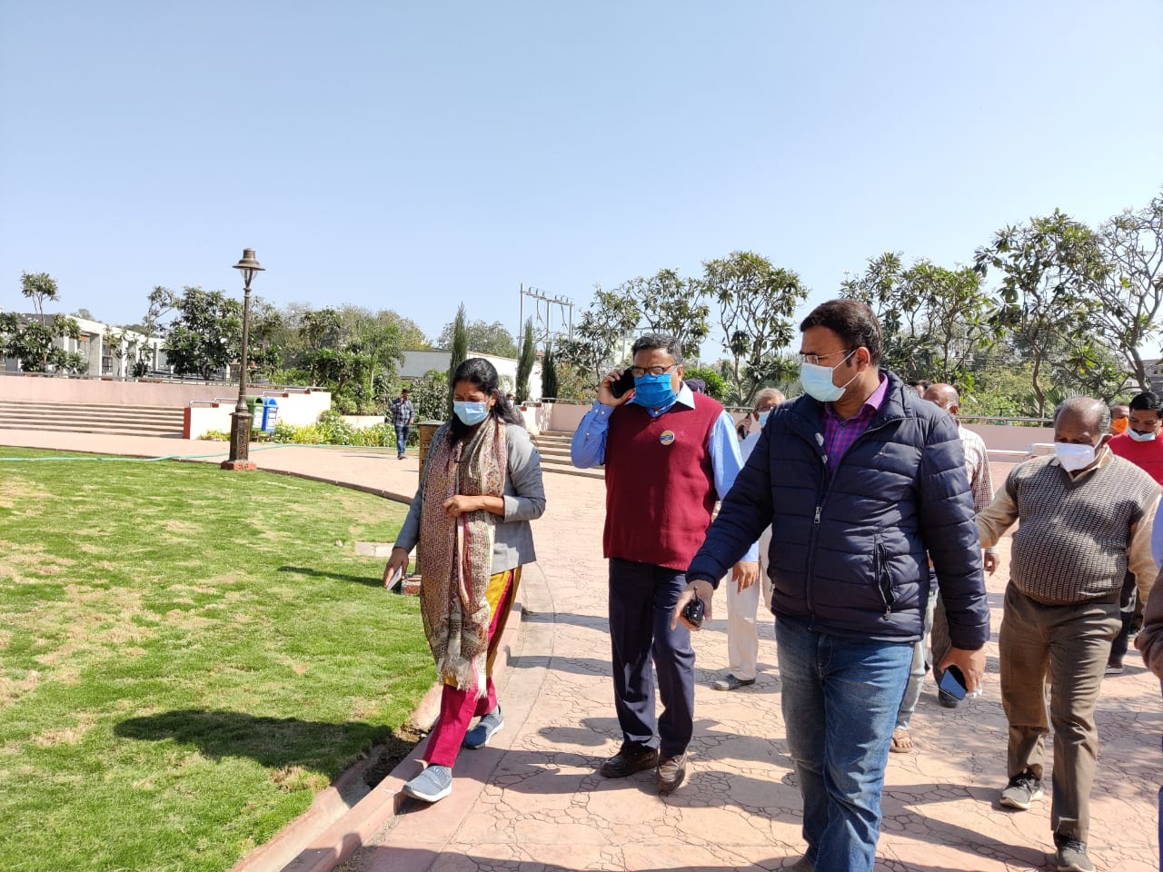 संभागायुक्त और प्रशासनिक अधिकारी ने किया शहर सौंदर्यकरण का निरिक्षण