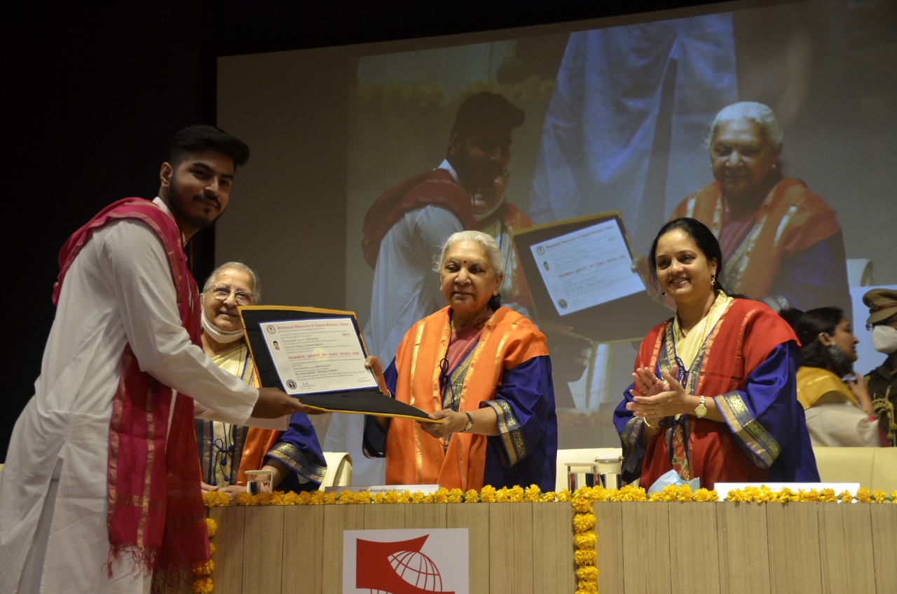 सिम्बायोसिस यूनिवर्सिटी का दूसरा दीक्षांत समारोह संपन्न, सुमित्रा महाजन रही गेस्ट ऑफ़ ओनर