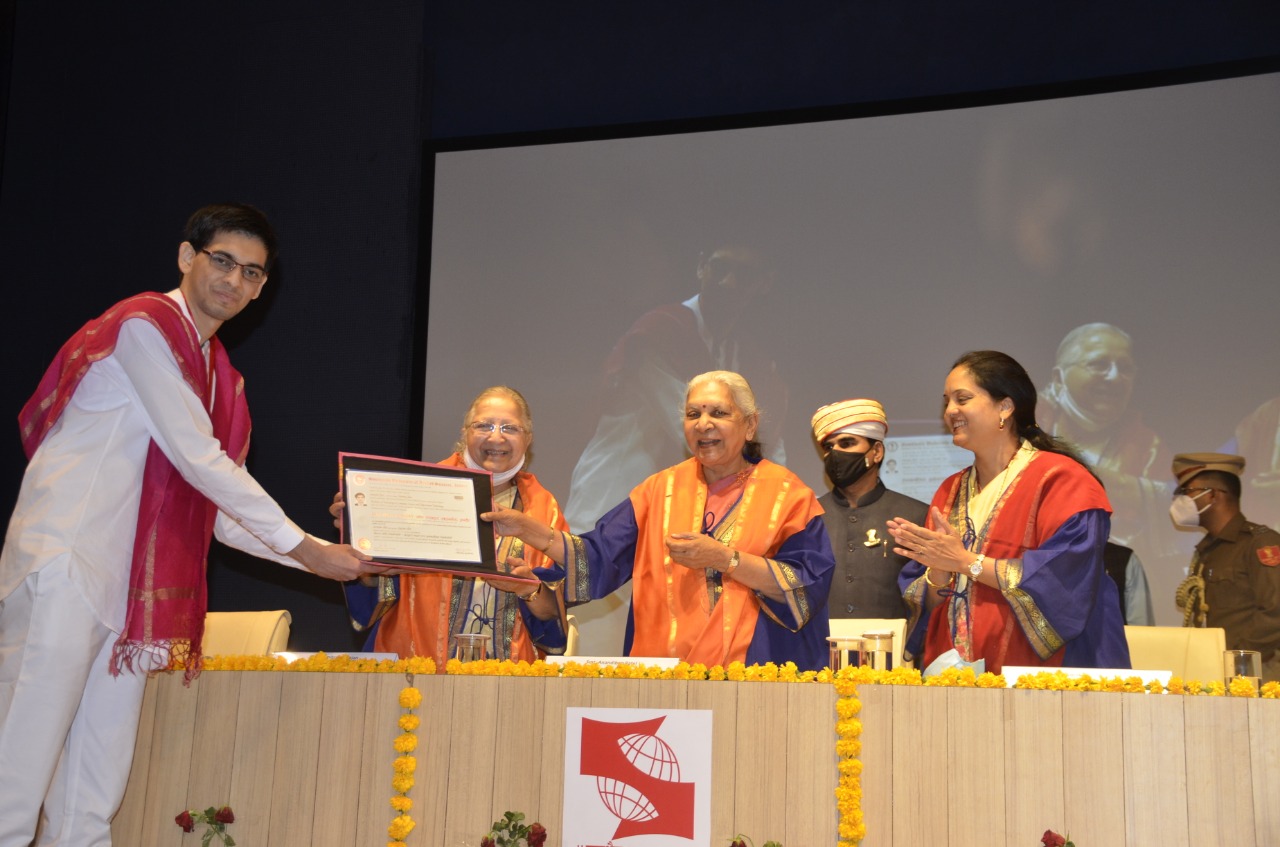 सिम्बायोसिस यूनिवर्सिटी का दूसरा दीक्षांत समारोह संपन्न, सुमित्रा महाजन रही गेस्ट ऑफ़ ओनर