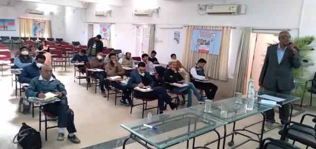 Indore News : हैदराबाद के जानकारों ने बताई विद्युत सुरक्षा की बातें