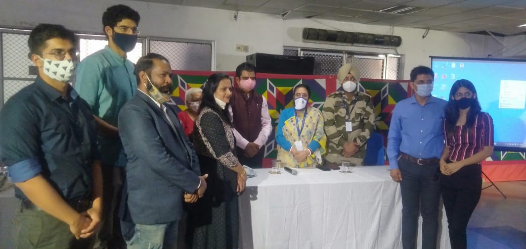 इंदौर विमानतल पर आयोजित हुआ कार्यक्रम, कोरोना वारियर को किया सम्मानित