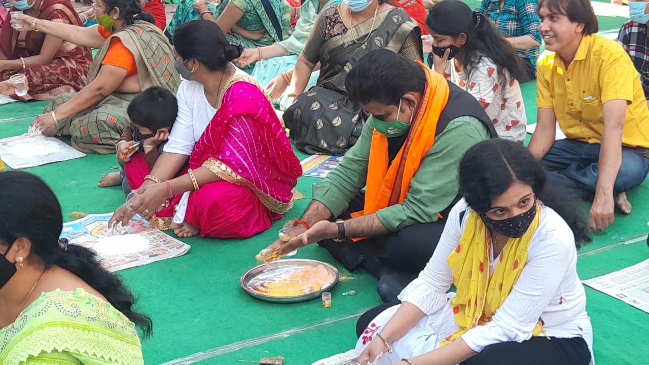 लोकल फ़ॉर वोकल के लिए सक्रीय सांसद लालवानी, होली के लिए इकोफ्रेंडली रंग बनाने का प्रशिक्षण