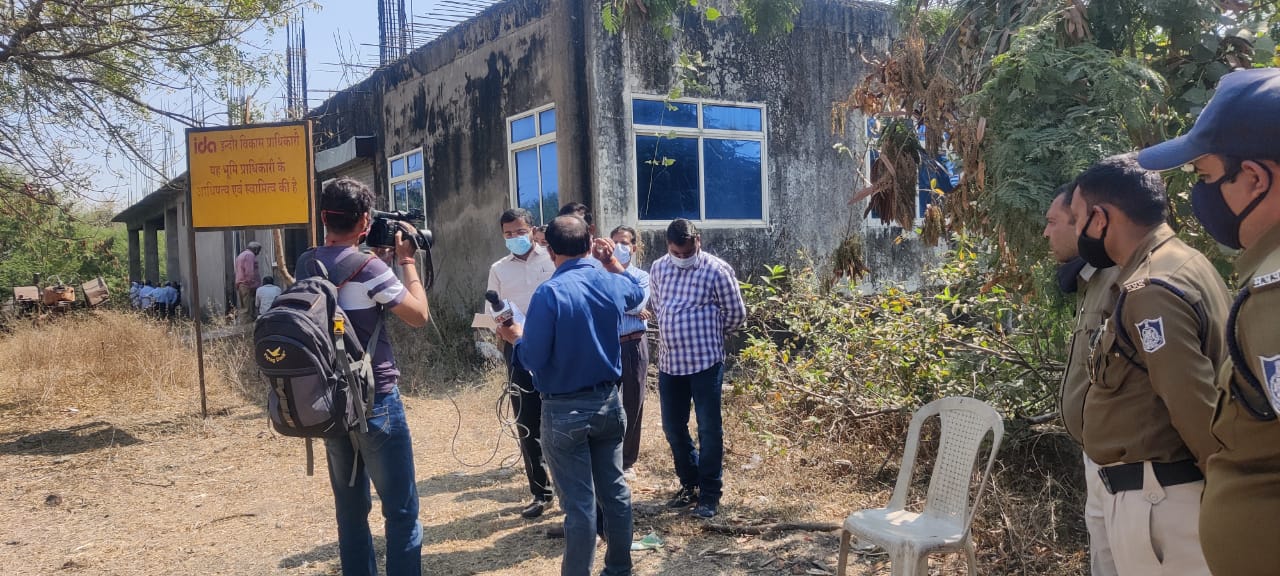 कोर्ट के फैसले के बाद हुई कार्यवाही, करोड़ों का प्लाट इंदौर विकास प्राधिकरण के कब्जे में