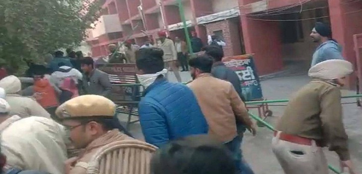पंजाब: चुनाव के पहले अकाली और कांग्रेस में भिड़त, सुखबीर बादल की गाड़ी पर पथराव
