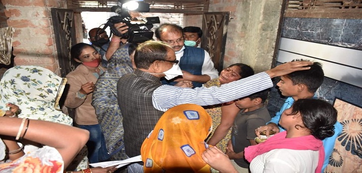 MP: रामपुर नौनिक गांव पहुंचे सीएम शिवराज, पीड़ित परिवार से की मुलाकात