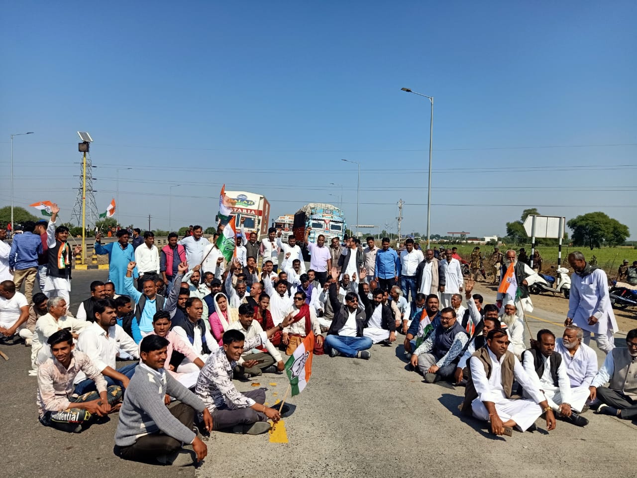 केंद्र सरकार के कृषि कानून के विरोध में चक्काजाम