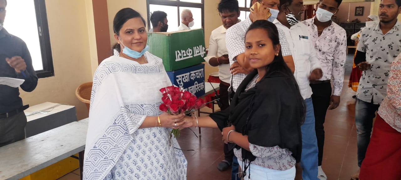 महिला दिवस के मौके पर महिला सफाईकर्मियों का हुआ सम्मान