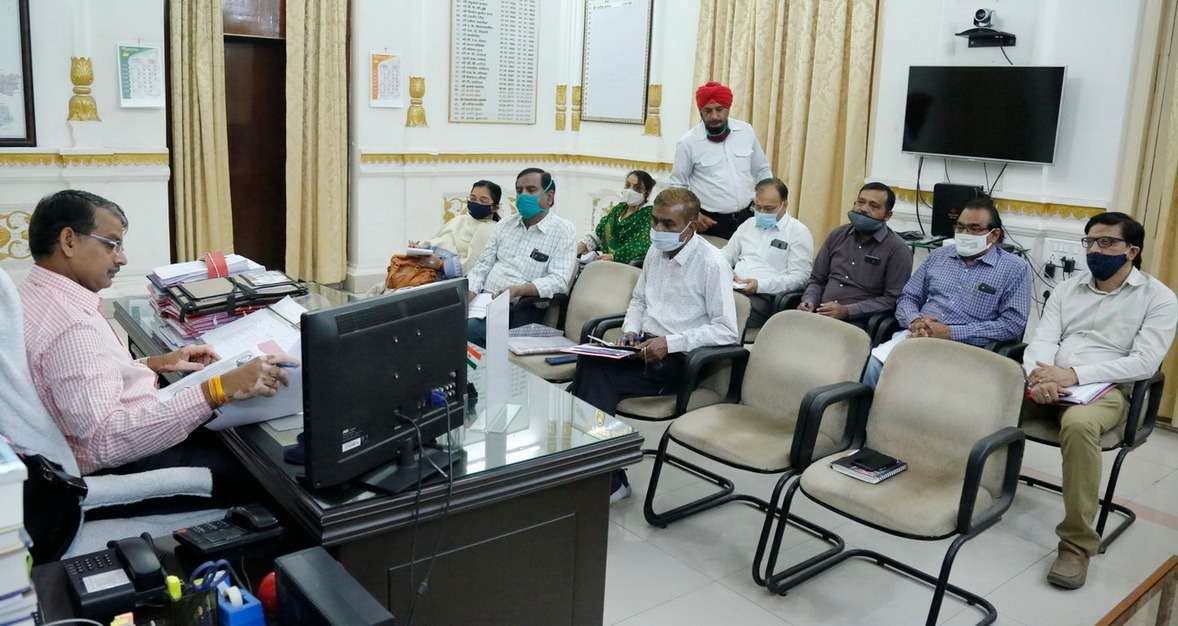 उज्जैन: संभागायुक्त संदीप यादव ने ली समीक्षा बैठक, इन विभागों को दिए निर्देश