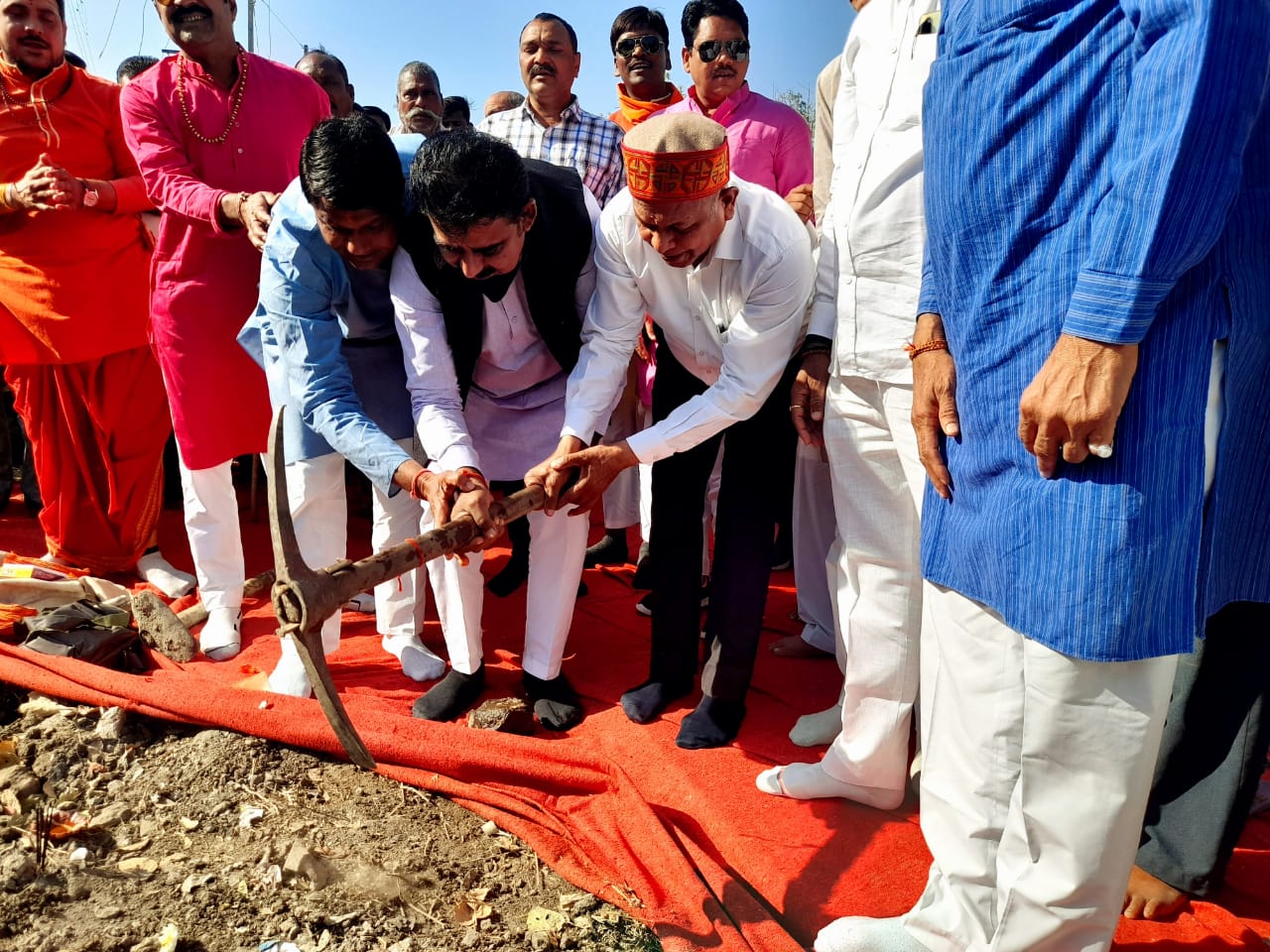 राऊ में सांसद लालवानी ने किया पानी टंकी का भूमिपूजन, ग्रामीणों को मिलेंगी जलसंकट से मुक्ति