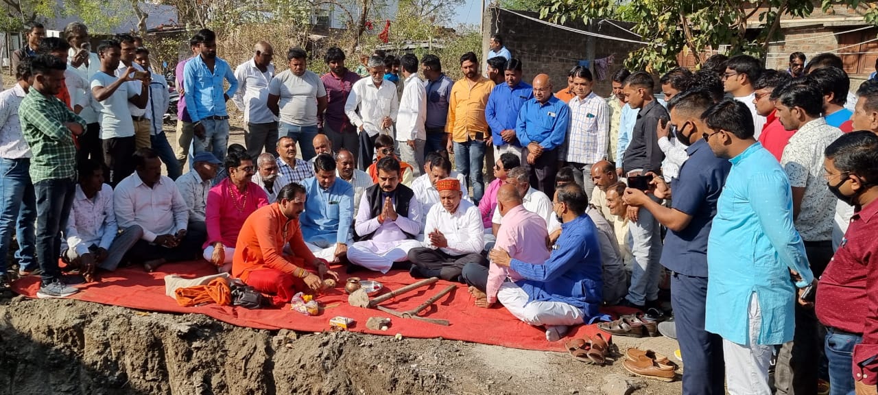 राऊ में सांसद लालवानी ने किया पानी टंकी का भूमिपूजन, ग्रामीणों को मिलेंगी जलसंकट से मुक्ति