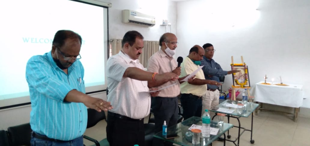 विधुत सुरक्षा सप्ताह: कर्मचारियों-अधिकारियों ने ली उपकरणों के सदैव उपयोग की शपथ
