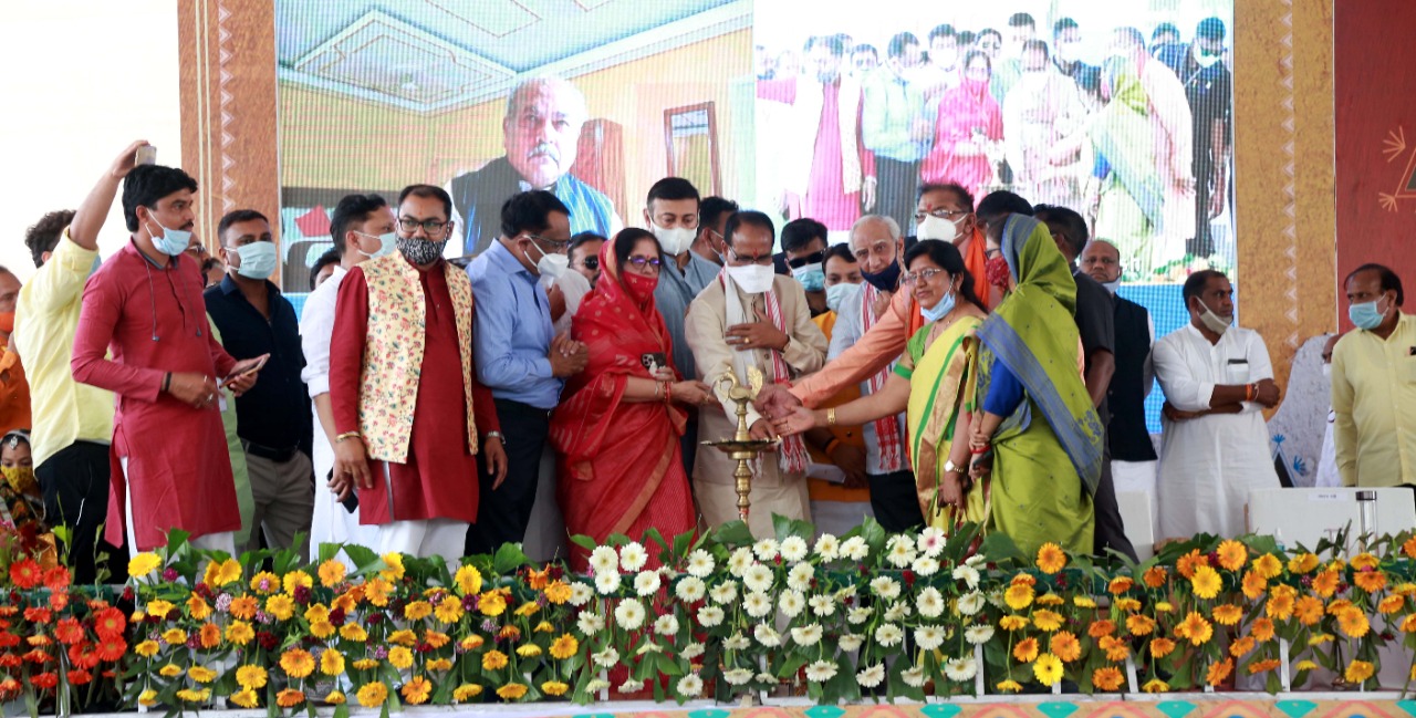शिवराज ने 675 करोड़ के काम शुरू किए धार में