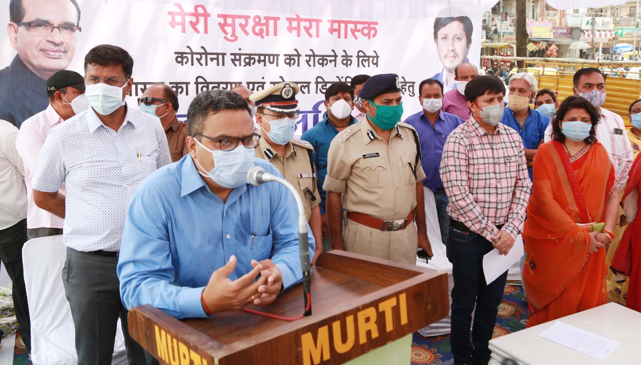संकल्प अभियान के तहत सोशल डिस्टेंसिंग के लिये दुकानों के सामने बनाएं गोले