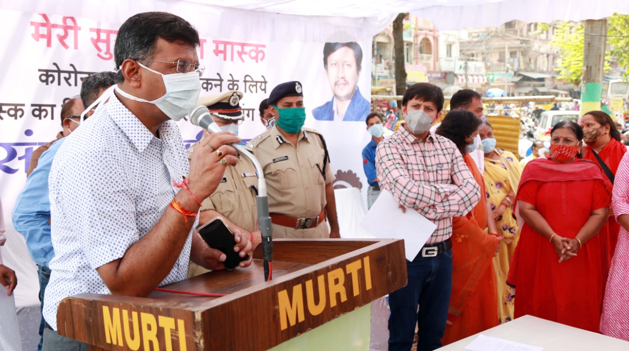 संकल्प अभियान के तहत सोशल डिस्टेंसिंग के लिये दुकानों के सामने बनाएं गोले