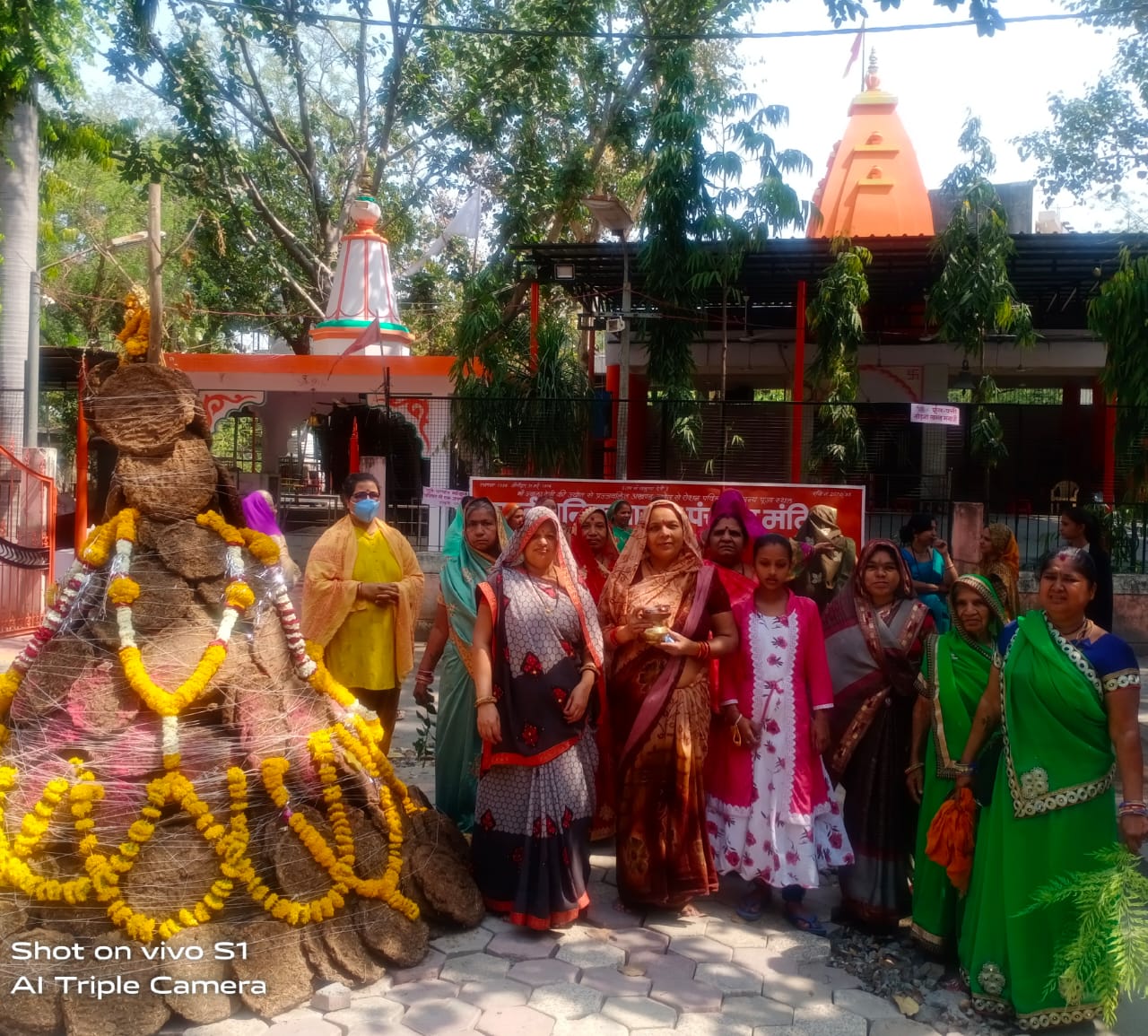 Indore News: 12वे वर्ष भी जलेगी गोबर के कंडो से निर्मित होली