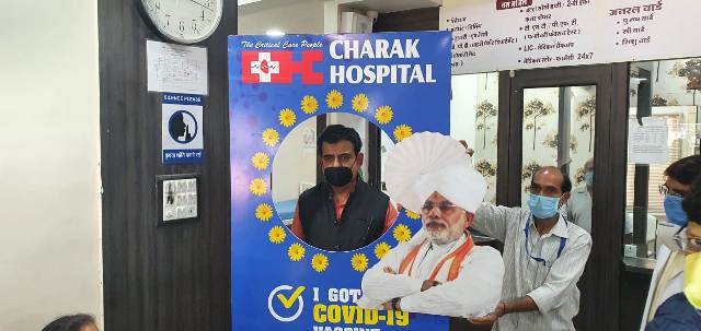 सांसद लालवानी ने लगवाई कोरोना वैक्सीन, कहा- बुजुर्गों को घर से लाकर लगवाएंगे वैक्सीन