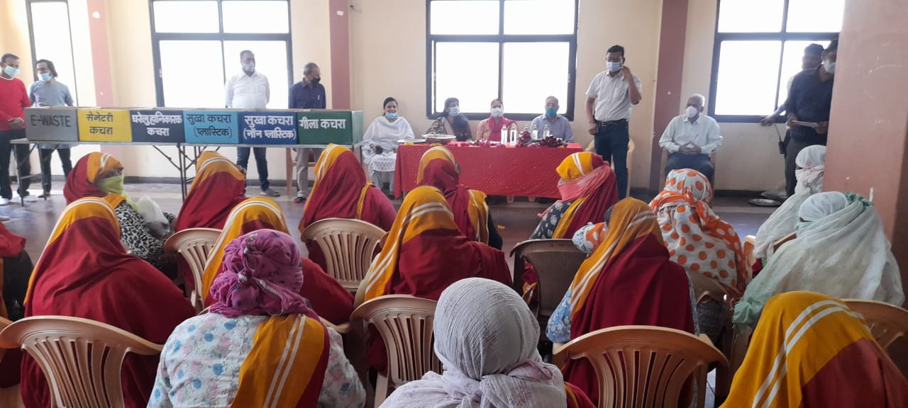 महिला दिवस के मौके पर महिला सफाईकर्मियों का हुआ सम्मान