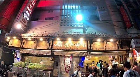 Indore News : होटल 'गुरुकृपा' सील, लाइट बंद कर खिलाया जा रहा था खाना