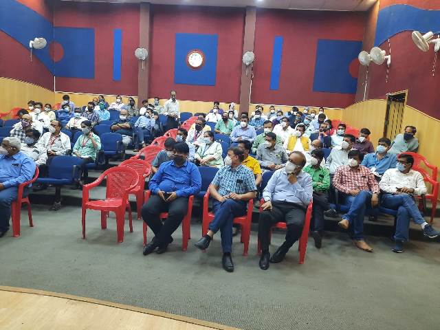 Indore News : कलेक्टर का निर्देश, प्रोटोकॉल के अनुसार हो कोरोना मरीजों का उपचार