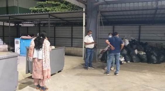 Indore News : आयुक्त ने किया व्यवसाय क्षेत्र की रात्रि कालीन सफाई व्यवस्था का निरीक्षण