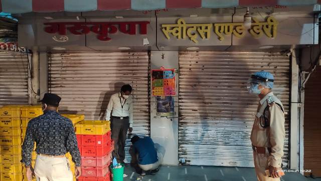 Indore News : कोरोना कर्फ्यू का उल्लंघन कर खोली दुकान, प्रशासन ने की सील