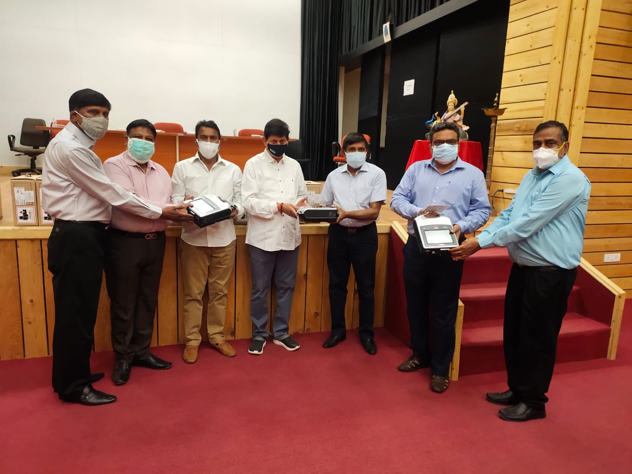 90 लाख के वेंटिलेटर दिए अब 50 बिस्तरों का ICU बना कर देंगे - मनीष सिंघल