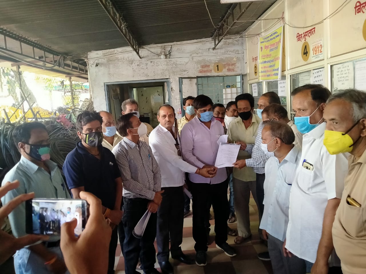 बिजली बिल मूल्य वृद्धि के खिलाफ शहर काँग्रेस ब्लॉक अध्यक्षो ने सौंपा ज्ञापन
