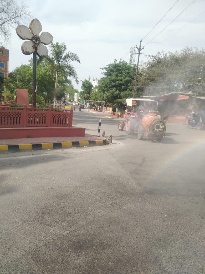 Indore News : नहीं थम रहा कोरोना कहर, निगम द्वारा निरंतर सैनिटाइजेशन जारी