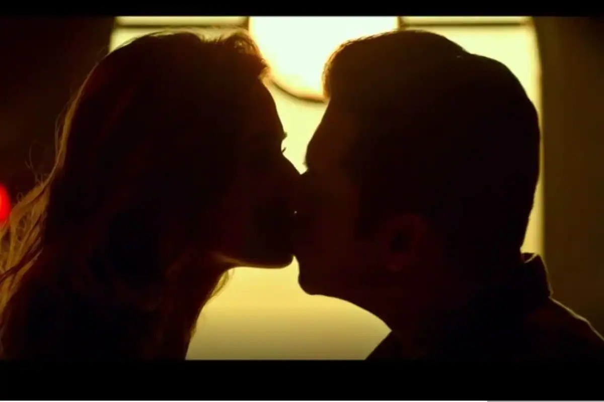 सलमान खान ने तोड़ी ऑनस्क्रीन 'No Kiss' पॉलिसी, "राधे" में एक्ट्रेस संग किया Lip Lock