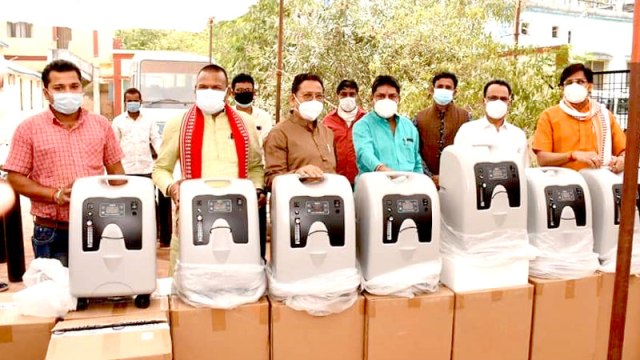 मंत्री पटेल ने बड़वानी अस्पताल को सौंपे 100 ऑक्सीजन कंसंट्रेटर और 5 वेंटिलेटर