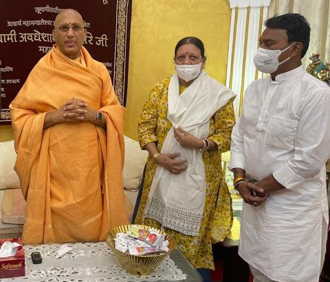 तुलसी सिलावट ने हरिद्वार महाकुंभ में की स्वामी अवधेशानंद से भेंट