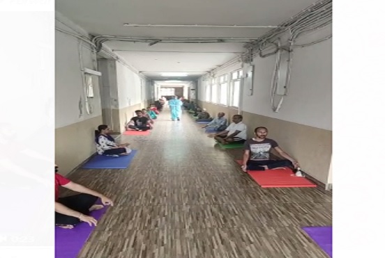 चिकित्स शिक्षा मंत्री और कलेक्टर की शानदार पहल, योगा केंद्र बनाया कोवीड केयर सेंटर