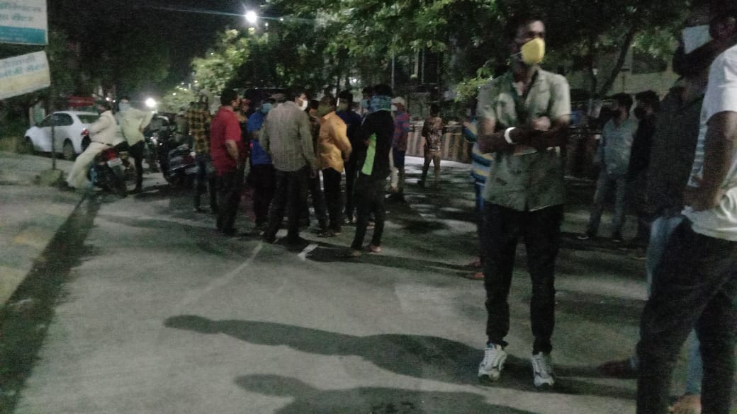 Indore News: सेहत अस्पताल में कोरोना मरीज की मौत, परिजनों ने की तोड़फोड़