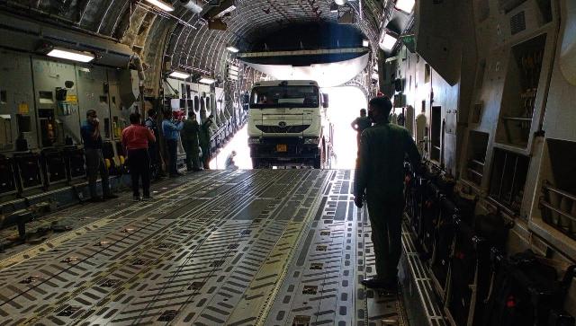 लगातार जारी है इंदौर से ऑक्सीजन टैंकर की एयरलिफ़्टिंग