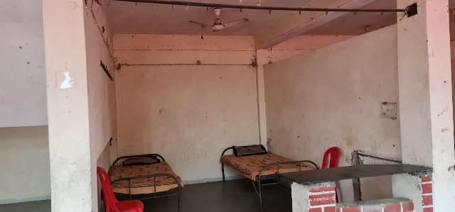 Indore News : निगम ने की कोविड मरीजों के परिजनों के ठहरने की व्यवस्था