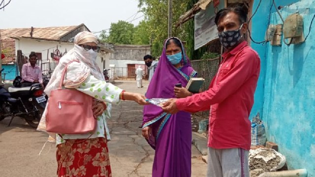 गांवों में घर-घर जाकर स्पेशल 'फीवर स्क्रीनिंग' जारी