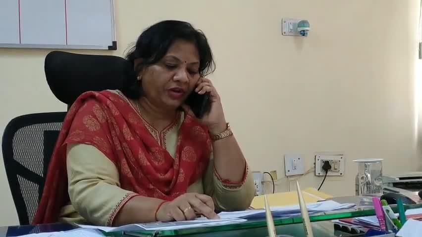 लो अब शाजापुर की अपर कलेक्टर मंजूषा विक्रांत ने भी थप्पड़ मार दिया