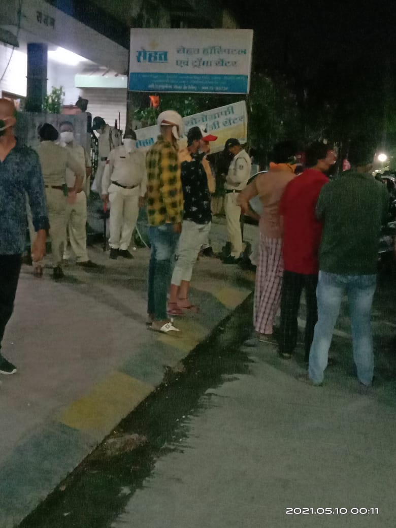 Indore News: सेहत अस्पताल में कोरोना मरीज की मौत, परिजनों ने की तोड़फोड़