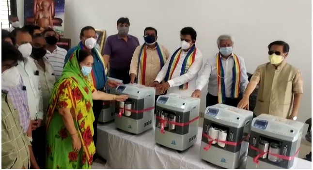 Indore News: कोरोना मरीजों के इलाज के लिए सेठ हुकुमचंद ट्रस्ट ने दिए 6 ऑक्सीजन कंसंट्रेटर