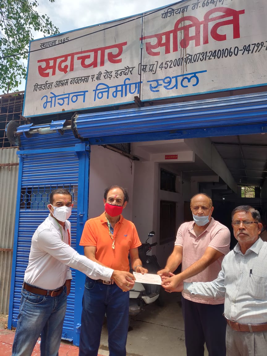 एकेडमी ऑफ इंदौर मेरेथानरस ने कोरोना के विरुद्ध इस जंग में दी 23 लाख की सहयोग राशि