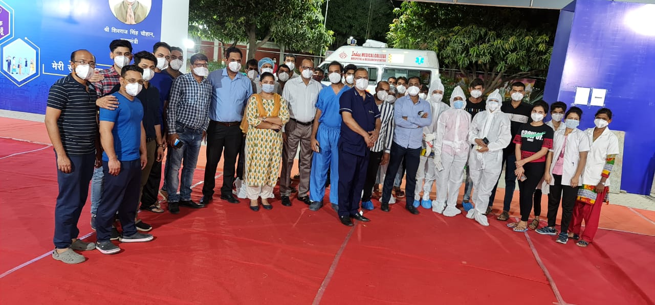 अस्पताल के साथ राधा स्वामी कोविड सेंटर पर भी सेवा दे रहे इंडेक्स के डॉक्टर्स  