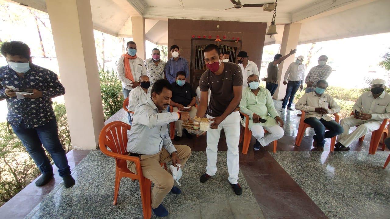 मंत्री ने गांव जाकर कोरोना उपचार की हालत देखी