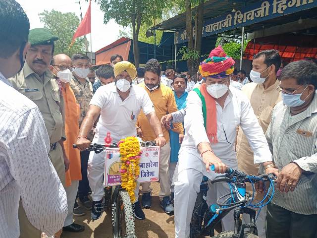 मंदसौर से नीमच तक साइकिल पर निकले पर्यावरण मंत्री